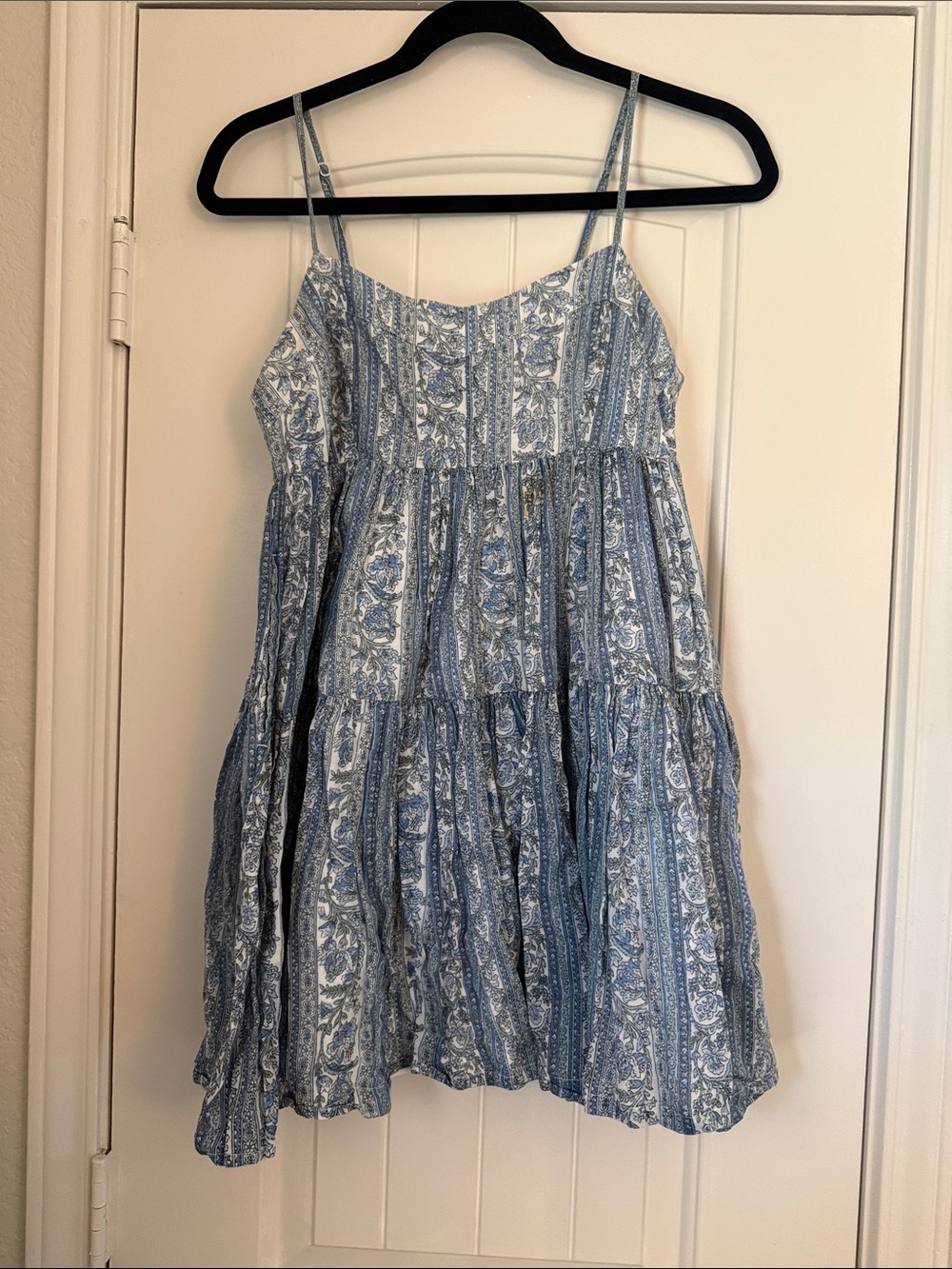 American Eagle Light Blue and White Paisley Tiered Dress